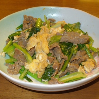牛肉・卵・小松菜のわさびマヨしょうゆ炒め